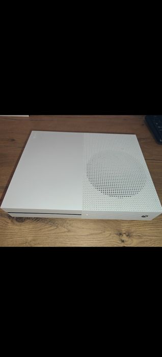 Xbox One S 1TB z napędem, 2 pady i 4 gry!