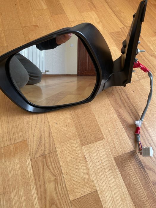 Дзеркало ліве , пошкоджене Тойота прадо