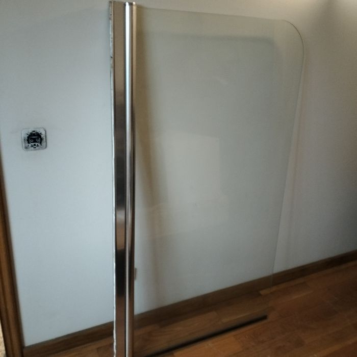 Vendo resguardo de banheira em muito bom estado e de qualidade