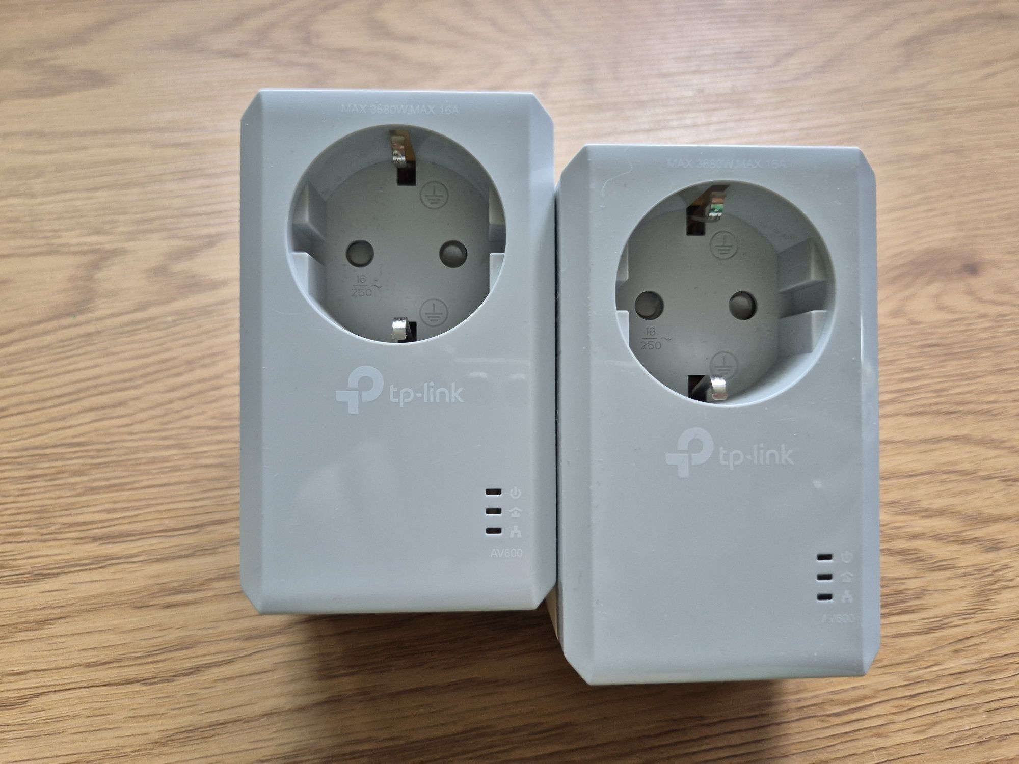 Transmiter sieciowy TP-Link TL-PA4010P