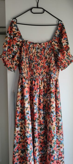 Długa sukienka w kwiaty