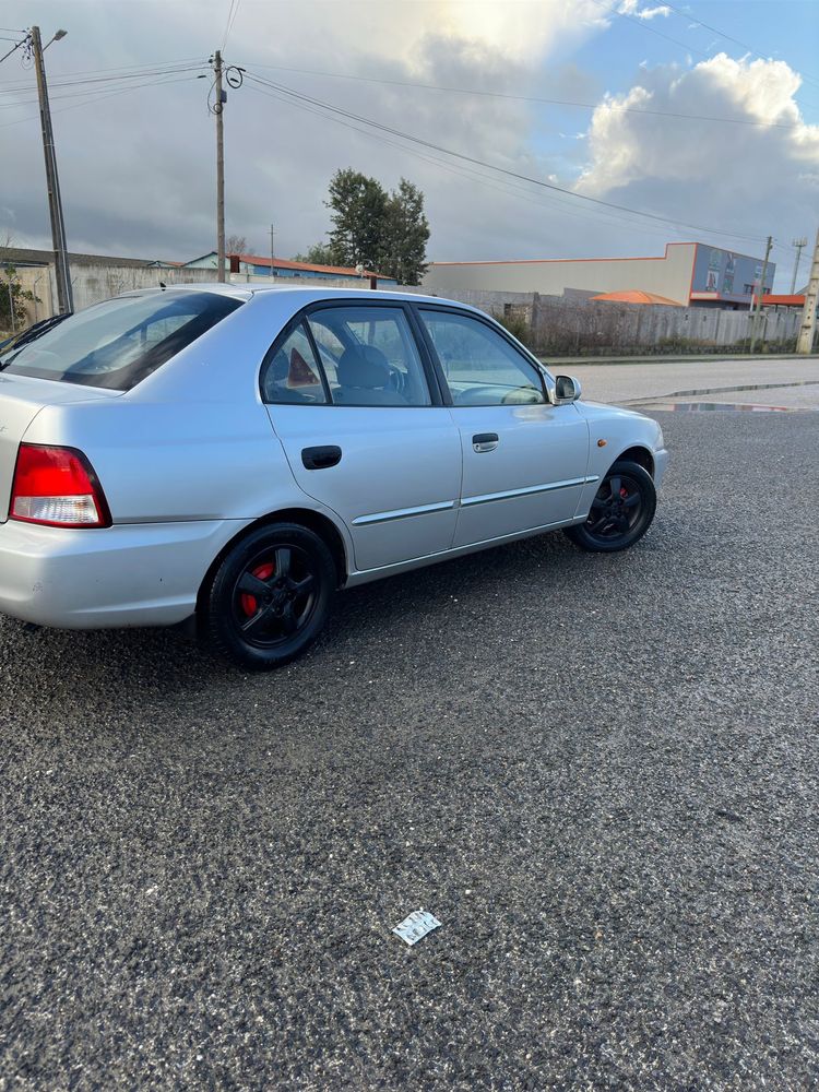 Hyundai Accent 2001 – Gasolina