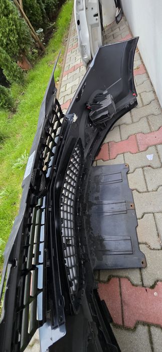 Zderzak opel astra h gtc z grilem