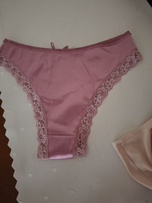 Figi damskie z koronką