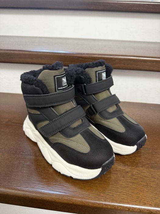 Зимове взуття для хлопчика нове
