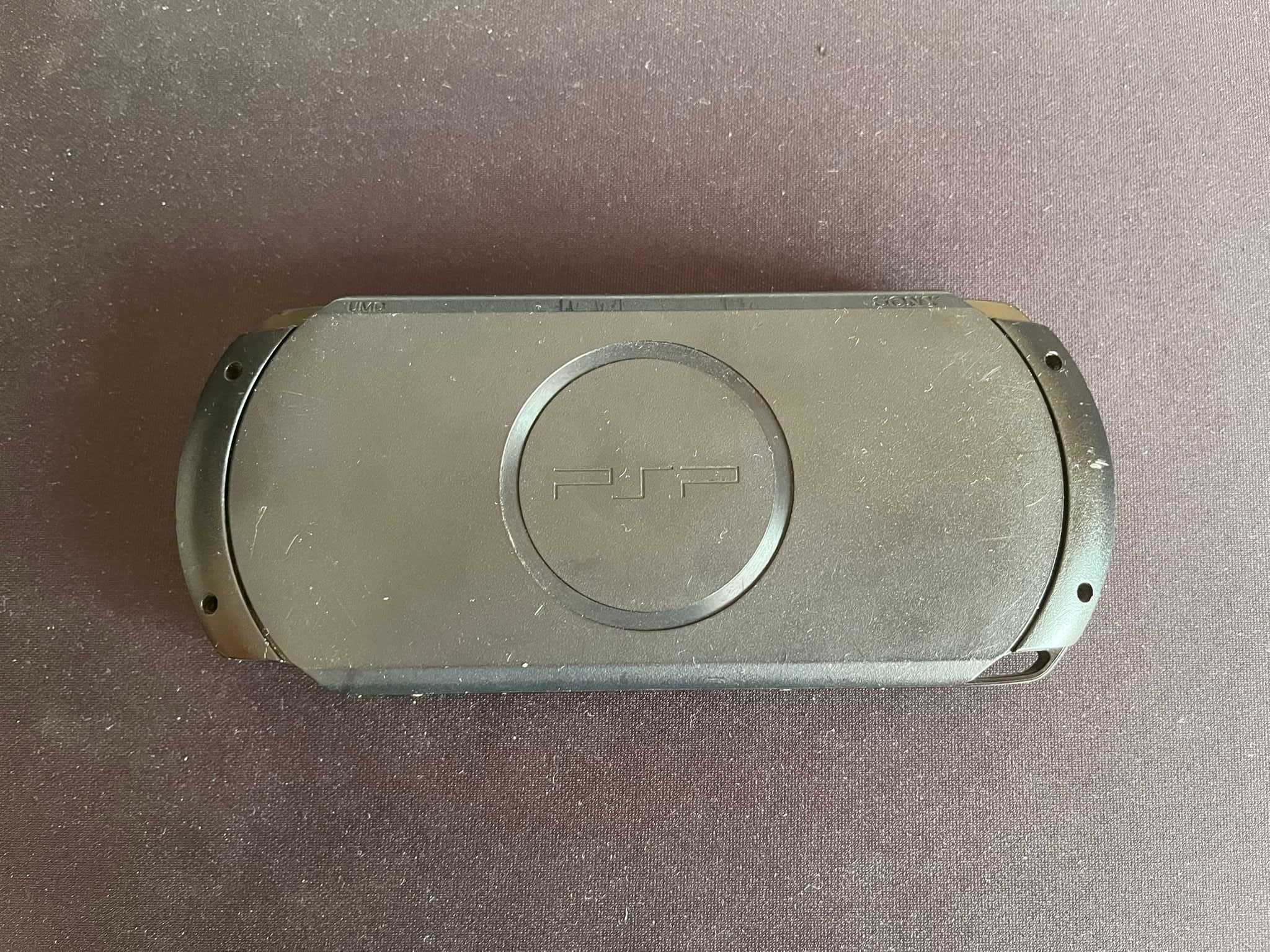 PSP 1004 com ecrã partido + 6 jogos bons + bolsa – 50€