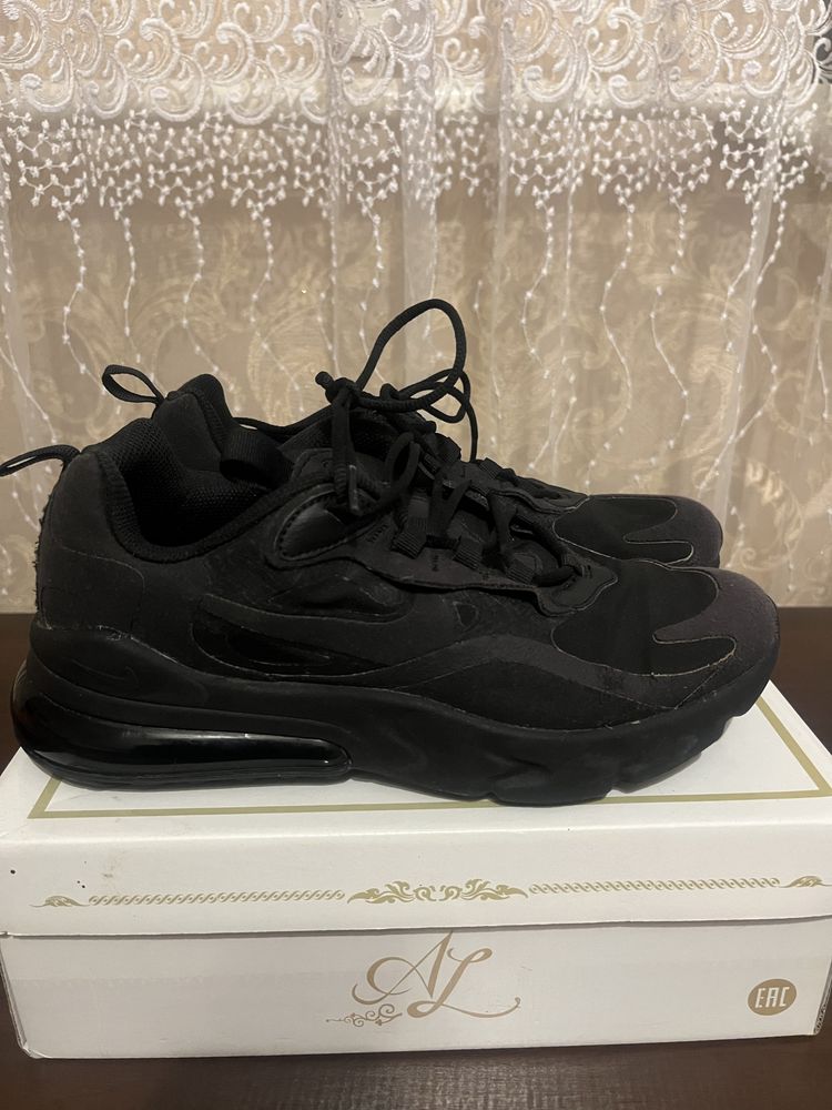 Жіночі кросівки Nike Air Max 270 React