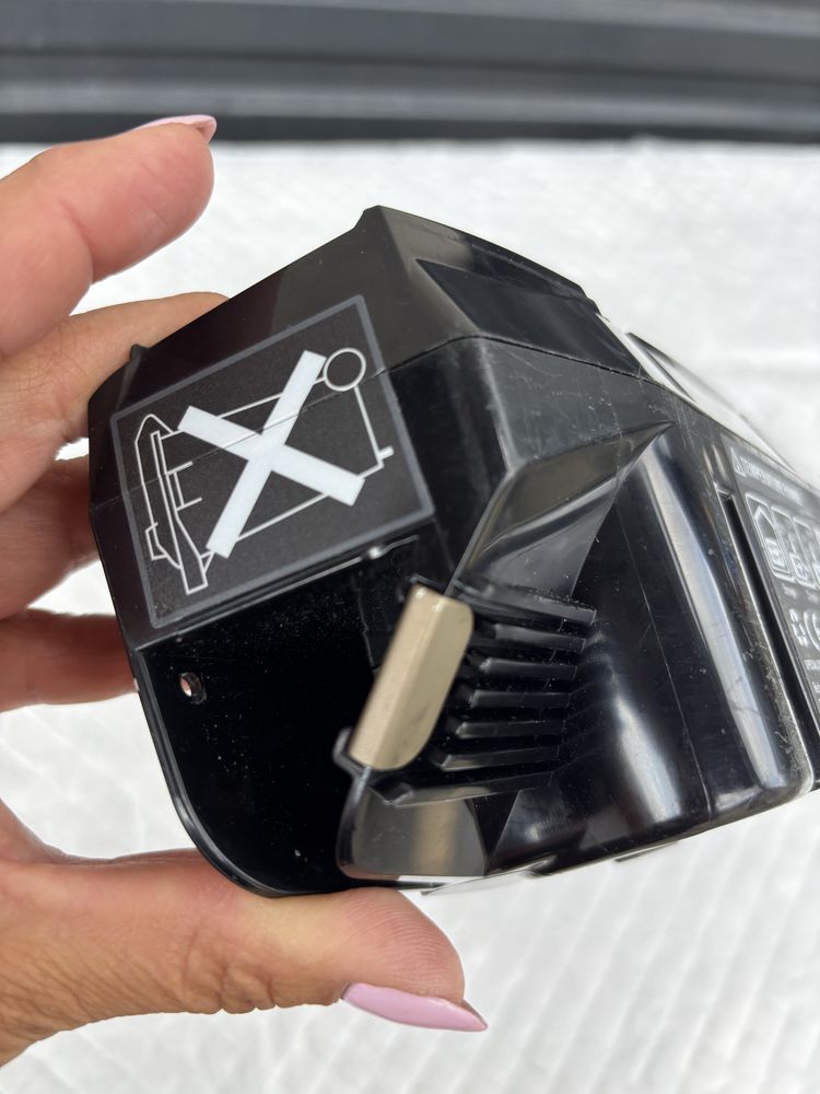 Defekt bateria Specialized do roweru elektrycznego Świeci