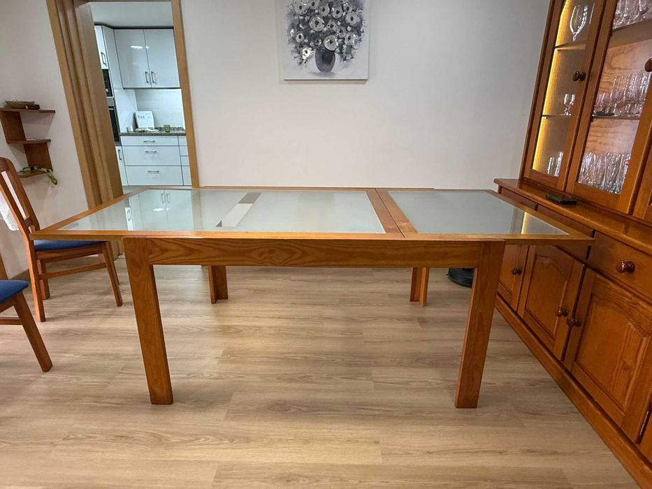 Móvel de sala + Mesa e Quatro cadeiras