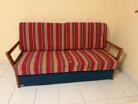 Sofa cama em tecido em madiera