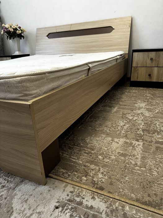 Ліжко двухспальне.