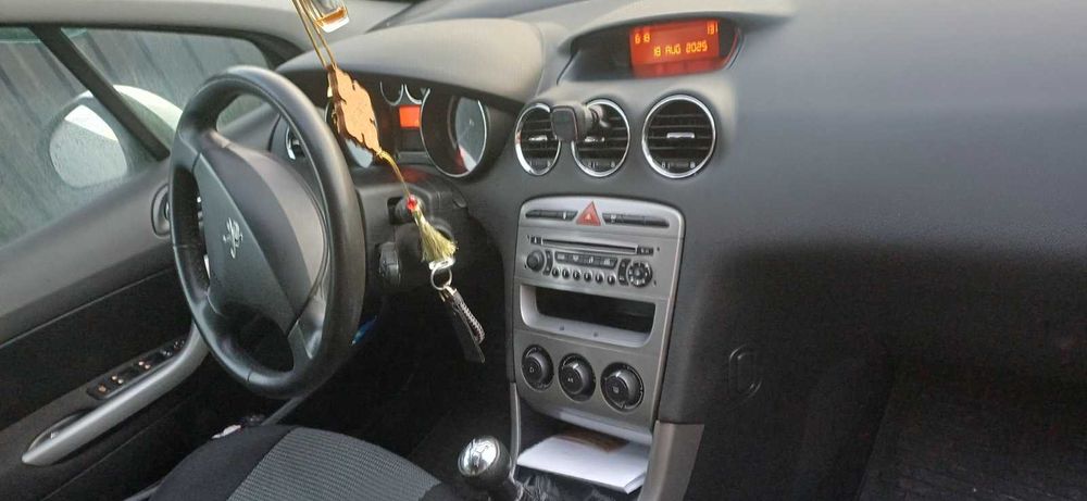 Автомобіль PEUGEOT 308 SW