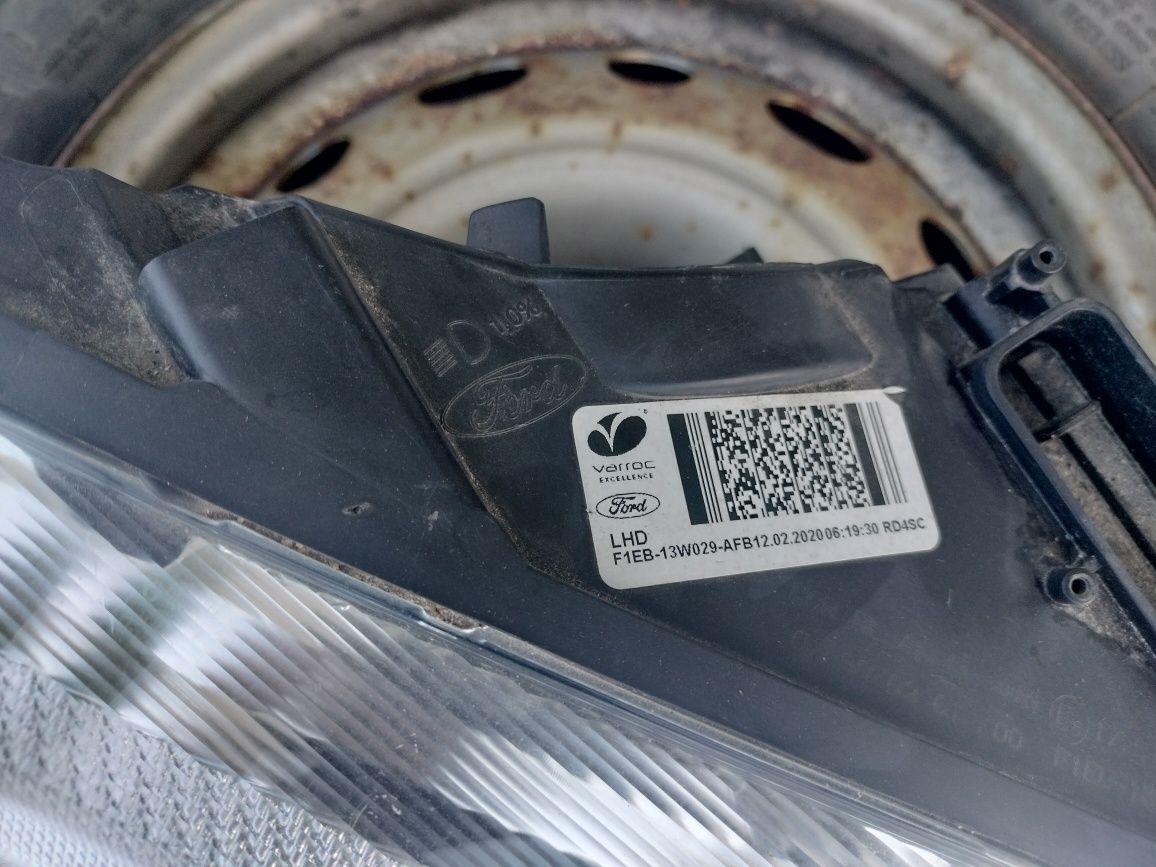 Farol direito Ford focus do ano 2015