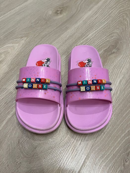 Kapcie, klapki dla dziewczynki Disney Minnie Mouse 30