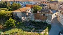 Terreno com Prédio para Recuperação em Ribeira da Pena