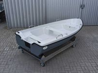 łódź wędkarska wiosłowo-motorowa DELFINA 360 z relingami