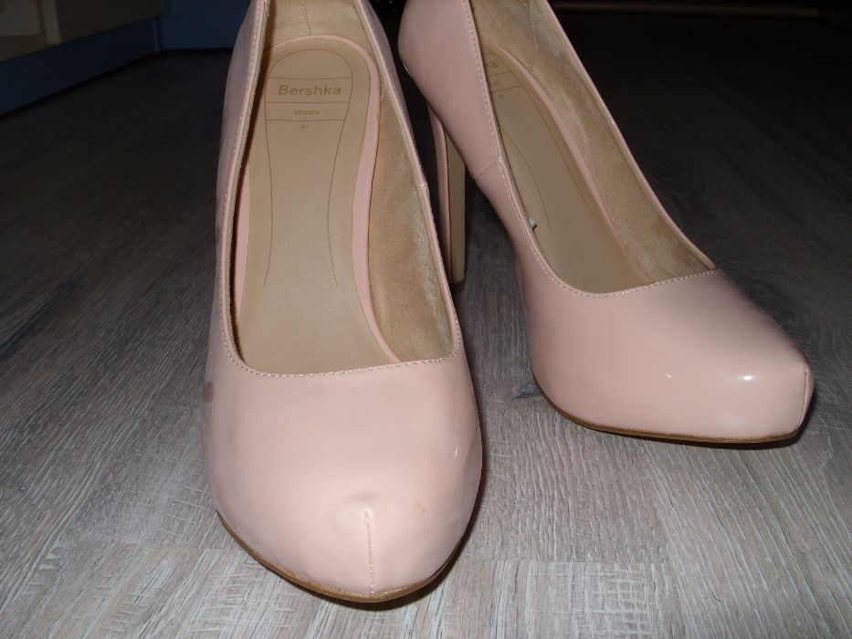 jak nowe cieliste szpilki Bershka 41 nude czółenka
