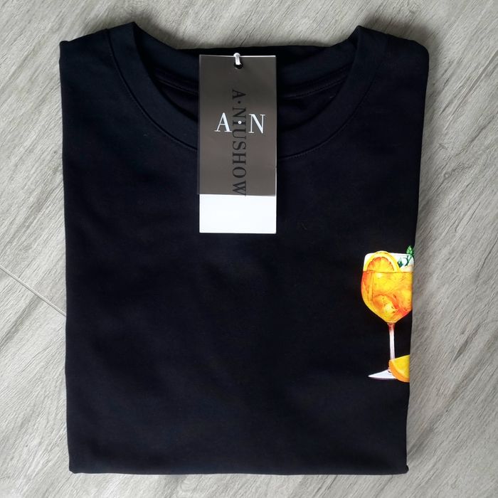 Стильна унісекс-оверсайз чорна футболка з принтом "Aperol Spritz"