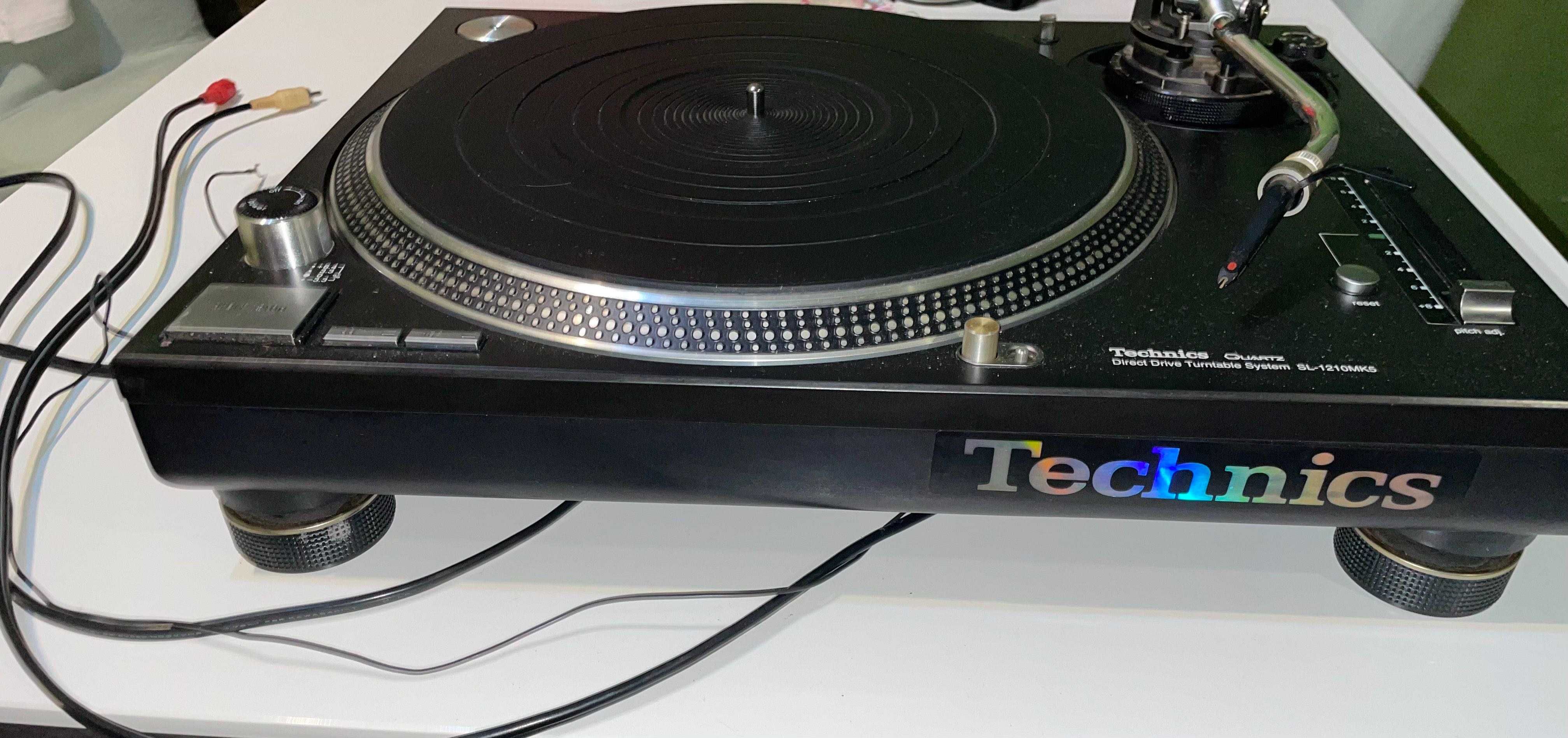 Technics Quartz Direct Drive Turntable System SL-1210MK5