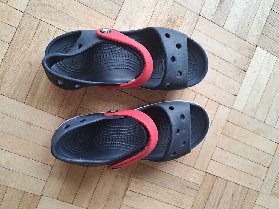 Sandały Crocs. Rozmiar J1.