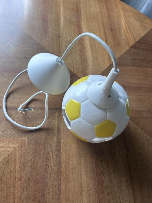 Lampa sufitowa dla chłopca piłka