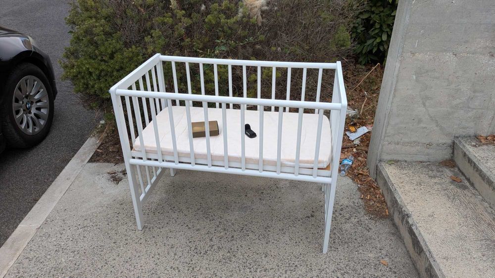 Berço de Bebe Branco em Madeira