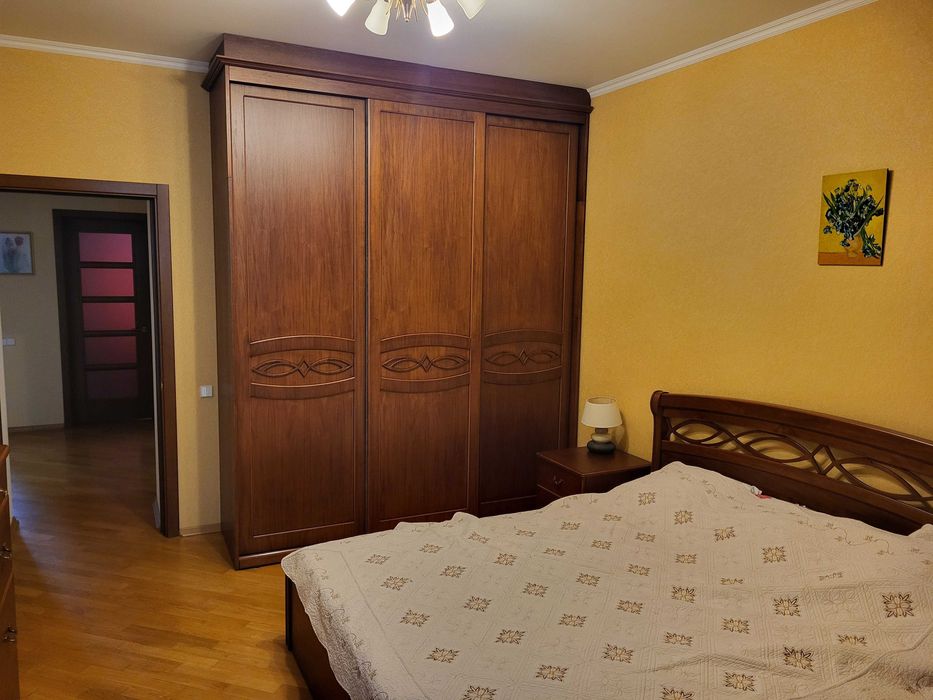 Здається в оренду 3к квартира, Оболонь, м. Мінська