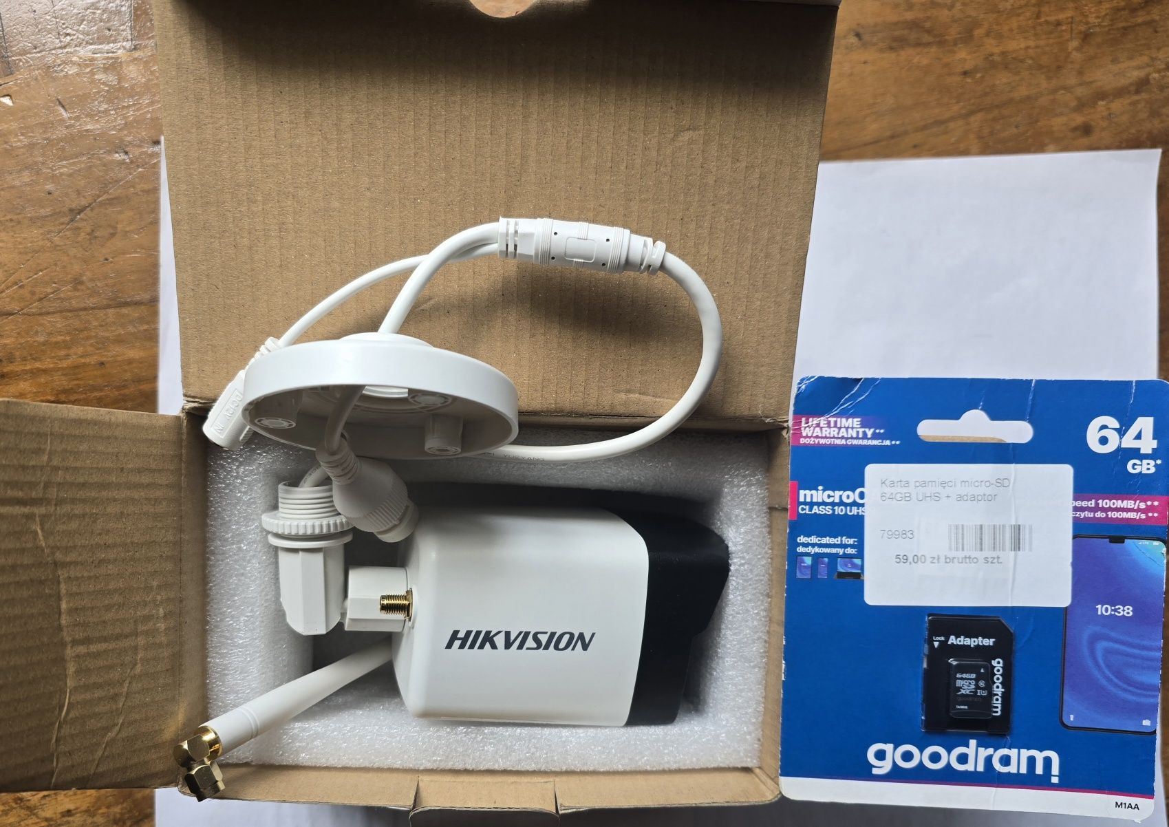 Kamera HIKVISION DS-2CV1021G0-IDW1, nowa + karta pamięci