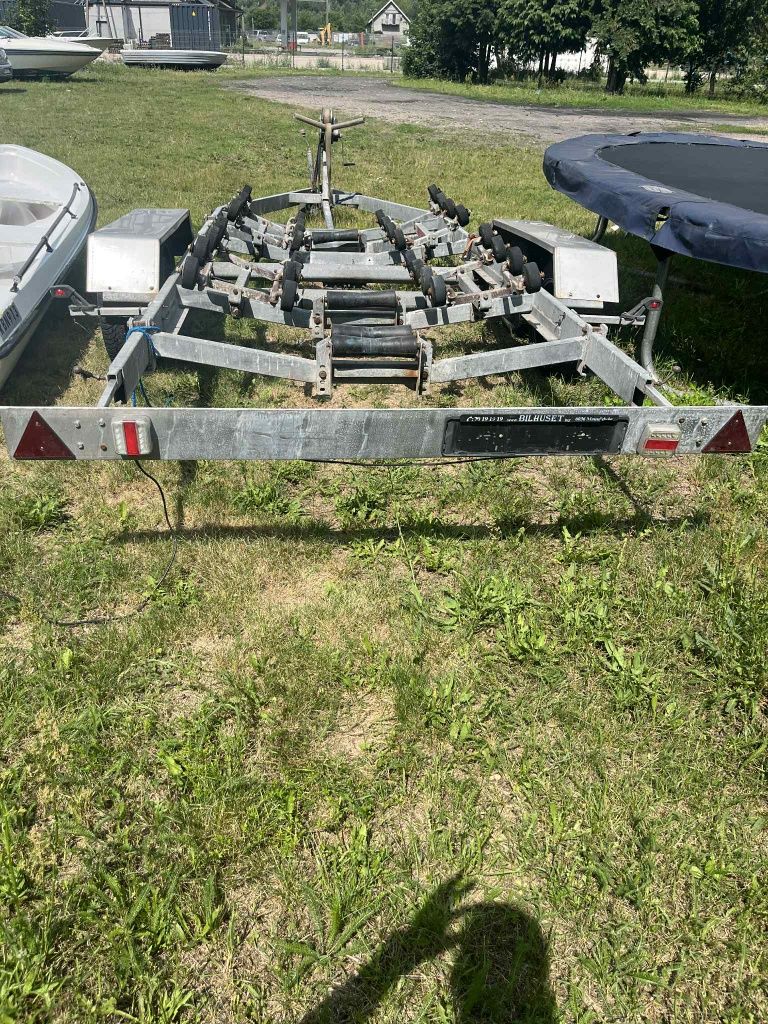 Przyczepa podłodziowa 2000 kg dać.