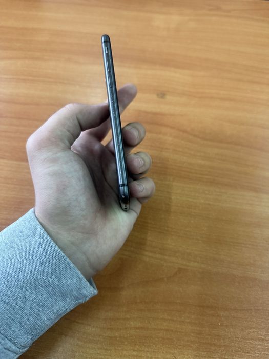 Продам iPhone 8 64gb Black