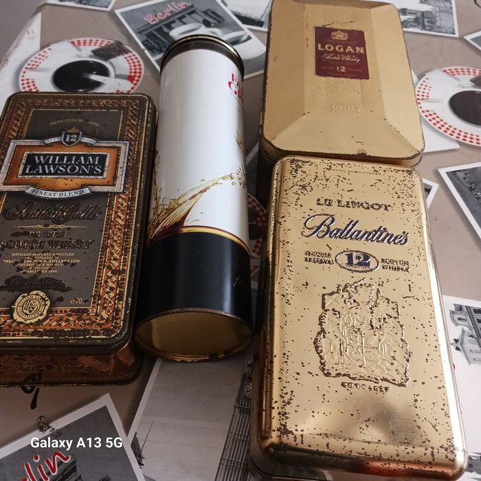 Caixas metálicas de uísque  antigas