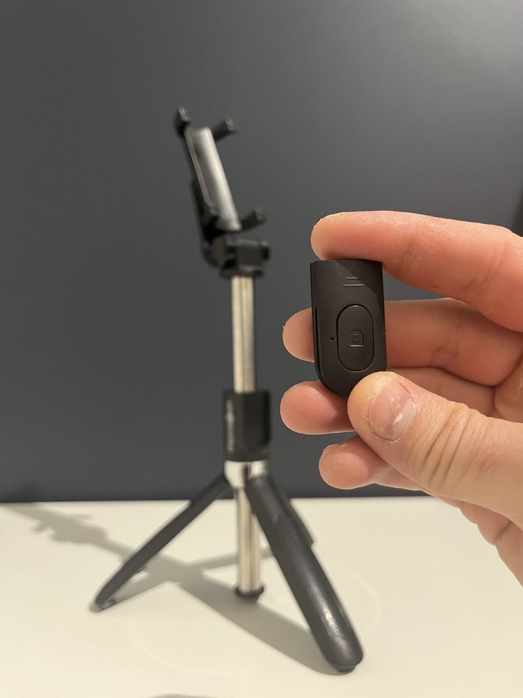 Selfie stick Bluetooth Statyw do telefonu Reinston z pilotem
