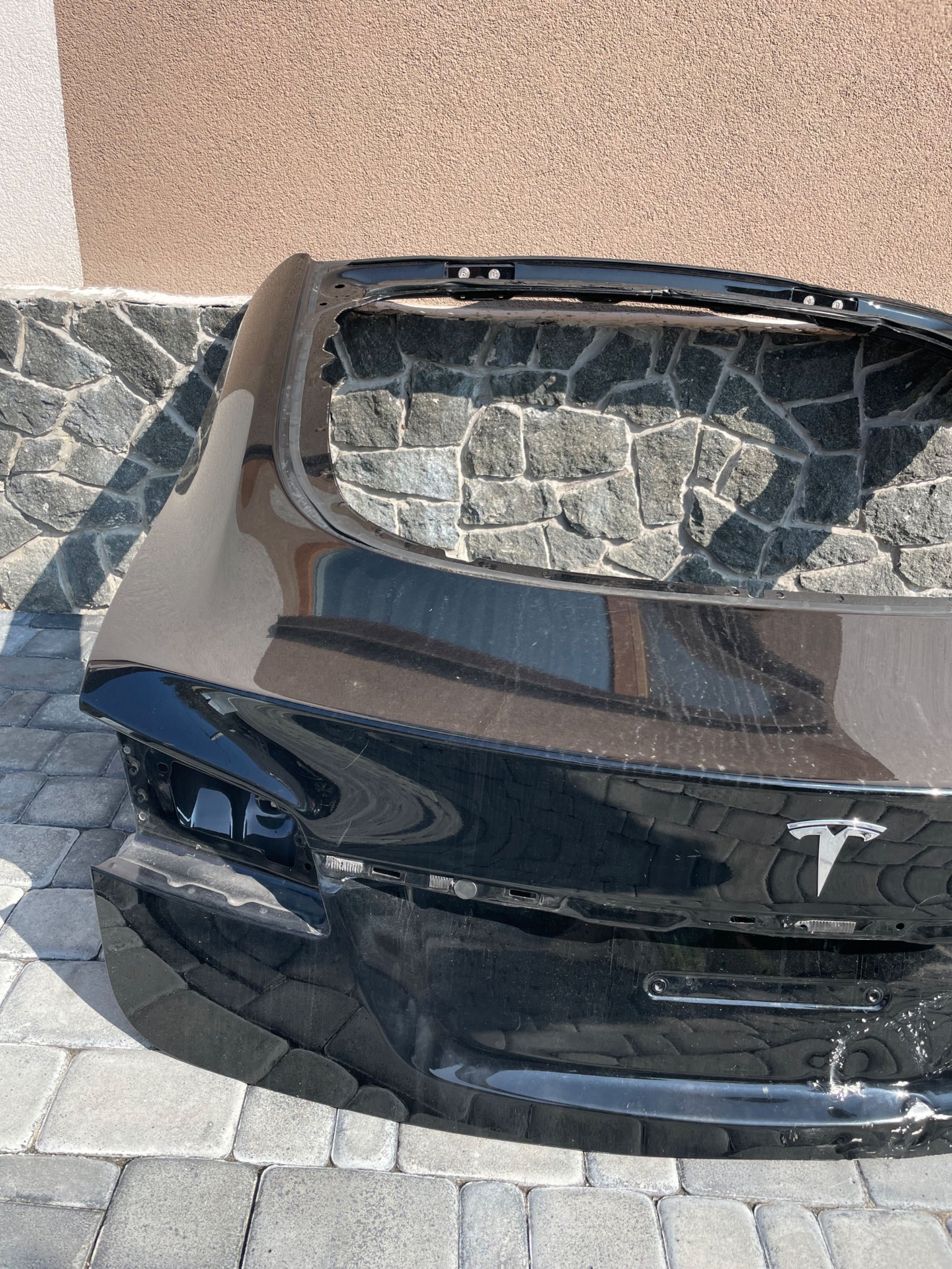Кришка багажника Tesla model s 2022