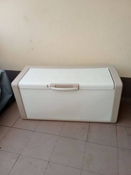 Armário de cozinha e Arca para arrumaçães