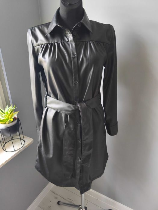 Skórzana sukienka Reserved M