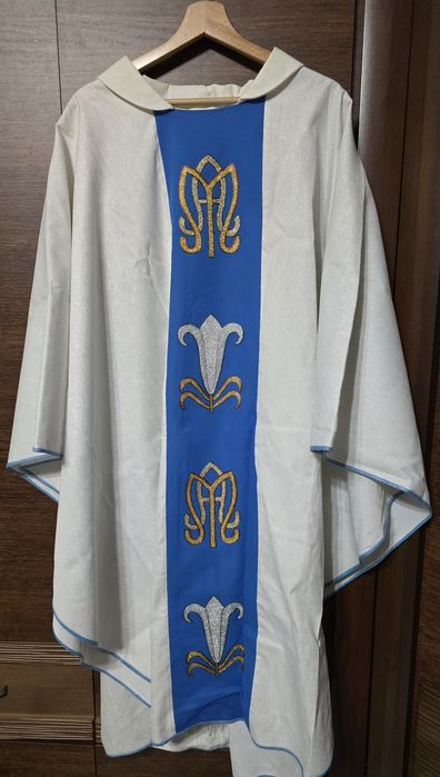 Ornat maryjny haftowany