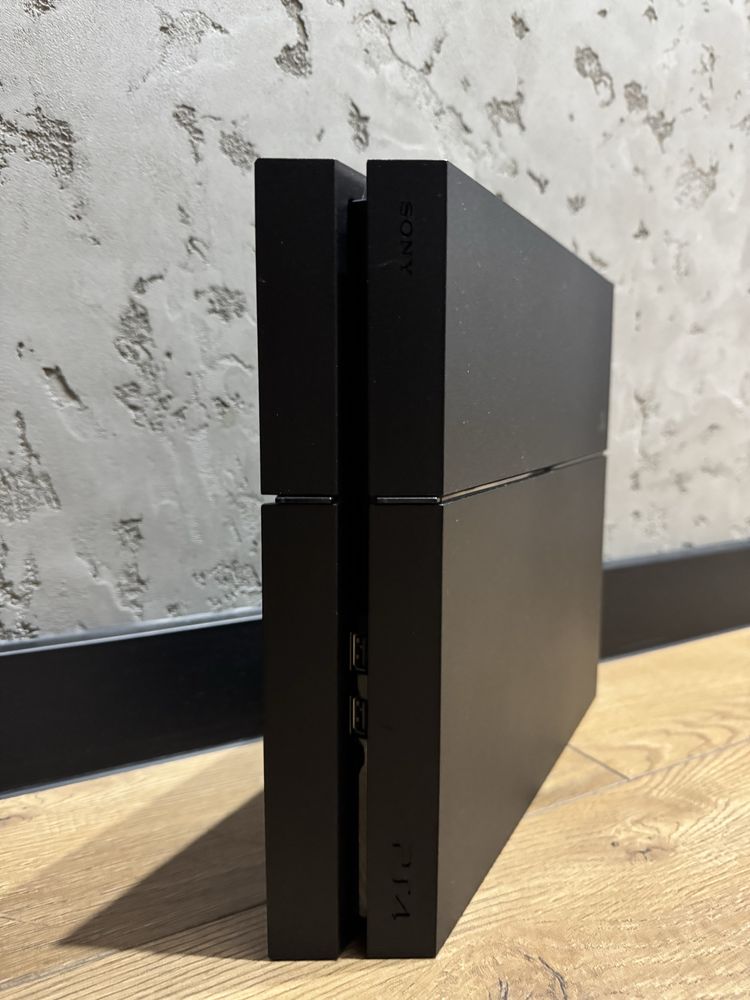 Sprzedam PlayStation 4 – bardzo dobry stan!