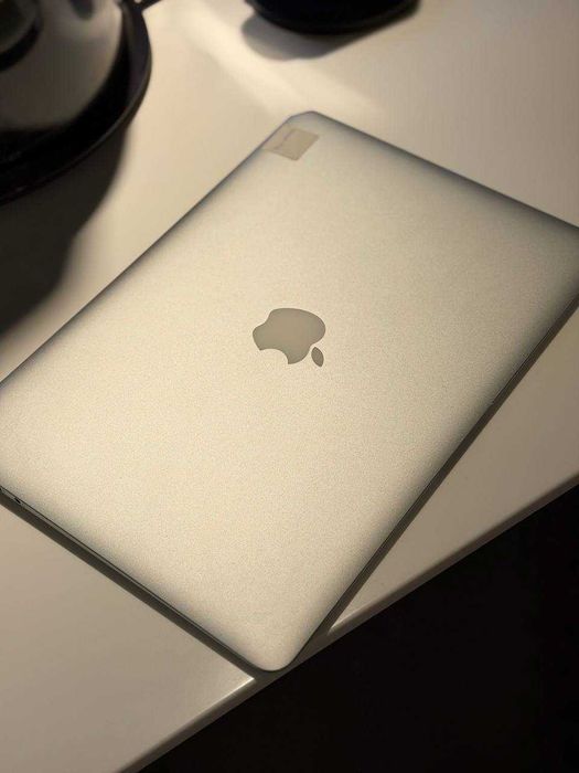 Ноутбук Apple MacBook Air 13" i5 8/128 (MQD32-A) 2017/вживаний
