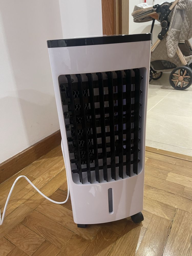 Climatizador com deposito de agua e gelo de  4 litros