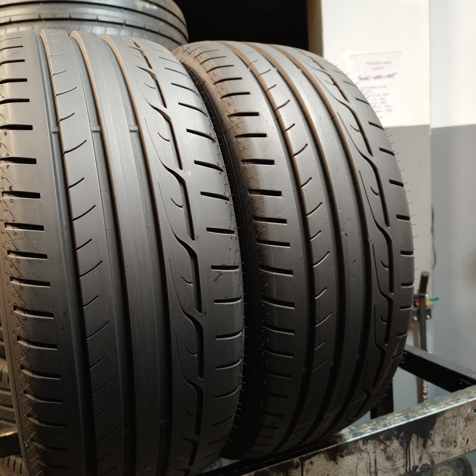225/45/19 XL Sprzedam parę opon letnich Dunlop