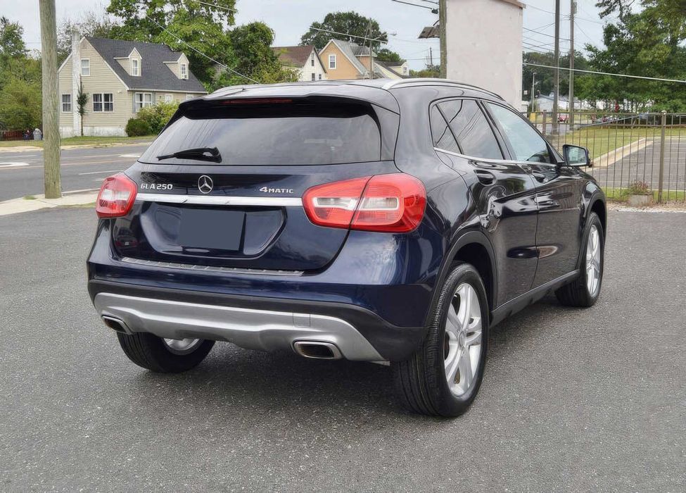 Mercedes-Benz GLA 250 4MATIC      2017