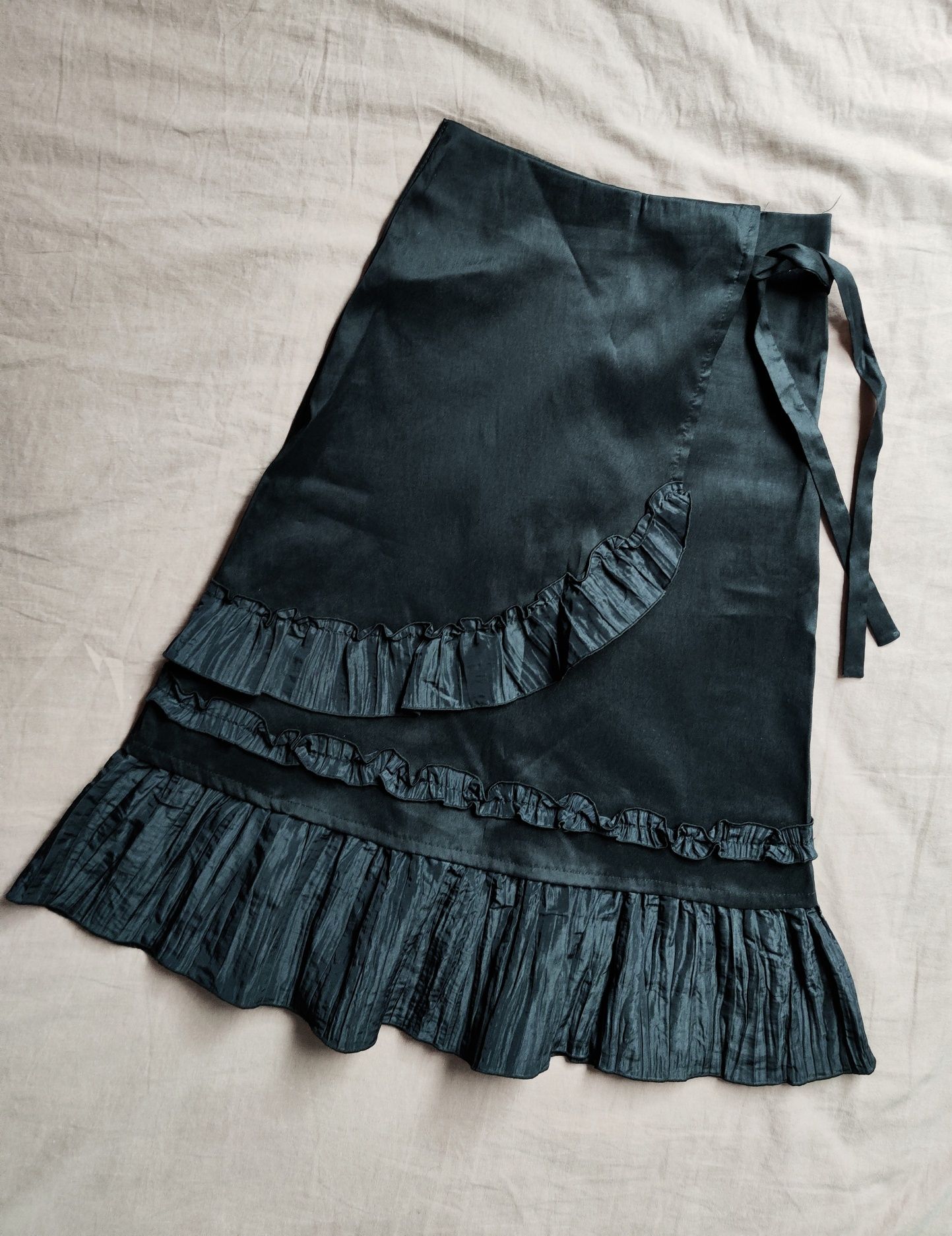 Długa elegancka spódnica z falbankami galowa 146