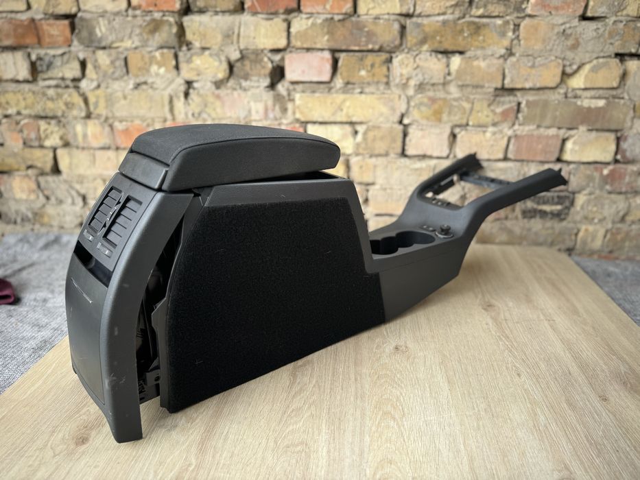 Підлокітник Шкода Октавія А5 Подлокотник Skoda Octavia A5 Консоль