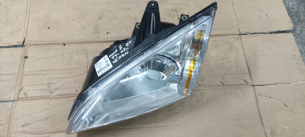 Reflektor lewy przód przedni lampa lewa przednia Xenon ksenon Focus 2