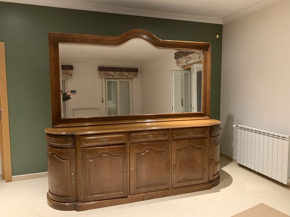 Aparador com espelho