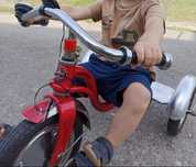 Trzykołowy rower dla dzieci SCHWINN Roadster Trike czerwony