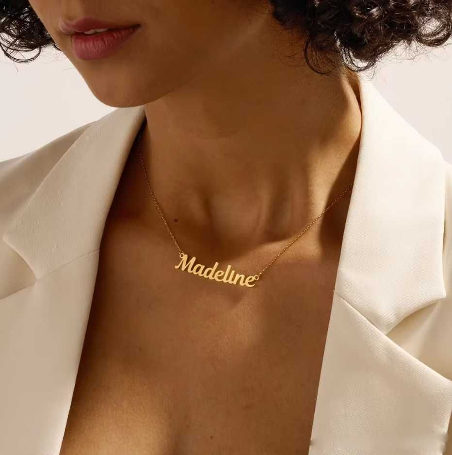 Colar com nome personalizado para mulheres