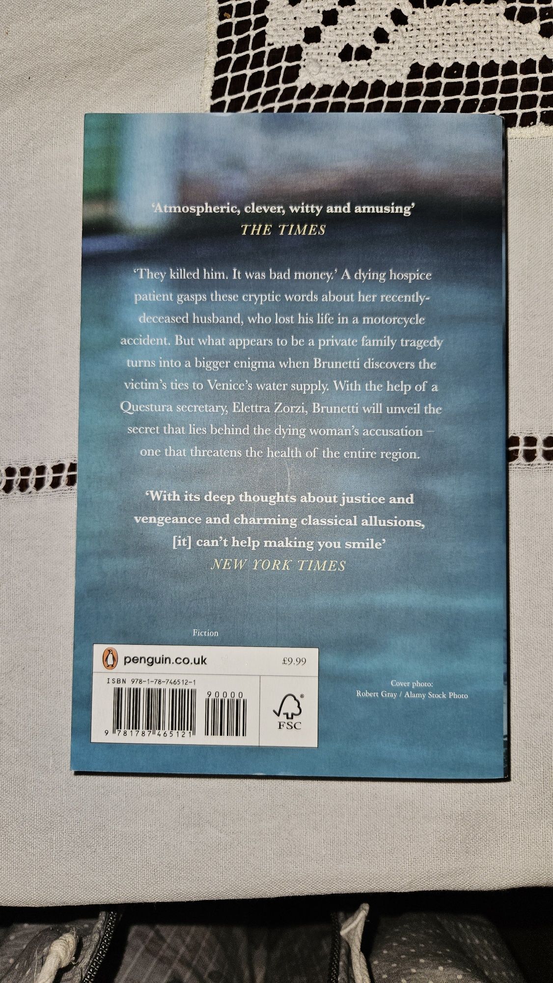Donna Leon. Trace Elements. New!