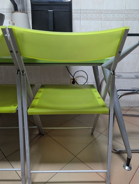 Mesa e cadeiras de cozinha