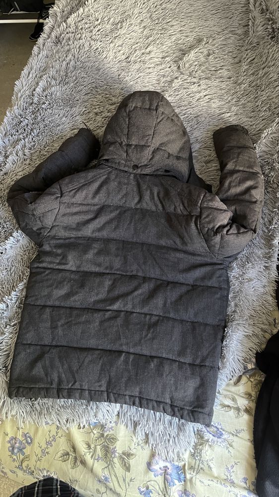 Продаю пуховик оригінальний Moncler